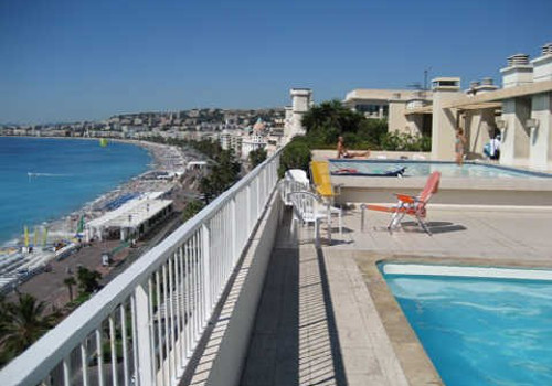 Piscine sur le toit, Nice.